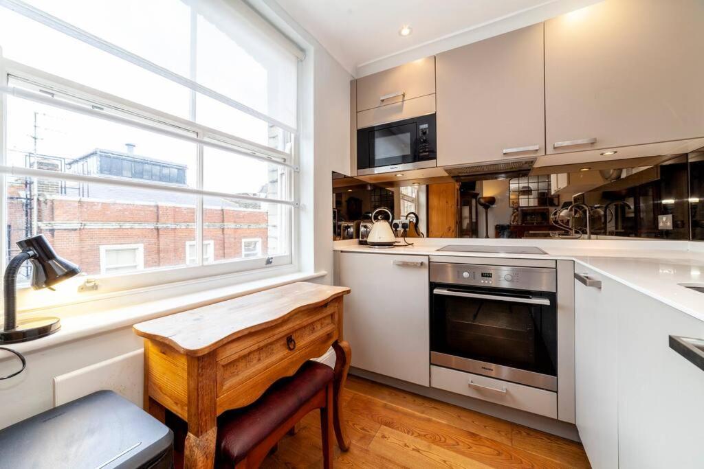 Outstanding Antique 1Br Flat In Soho Apartment London Bagian luar foto