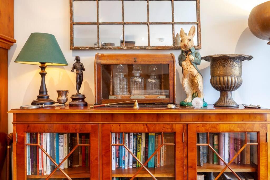 Outstanding Antique 1Br Flat In Soho Apartment London Bagian luar foto
