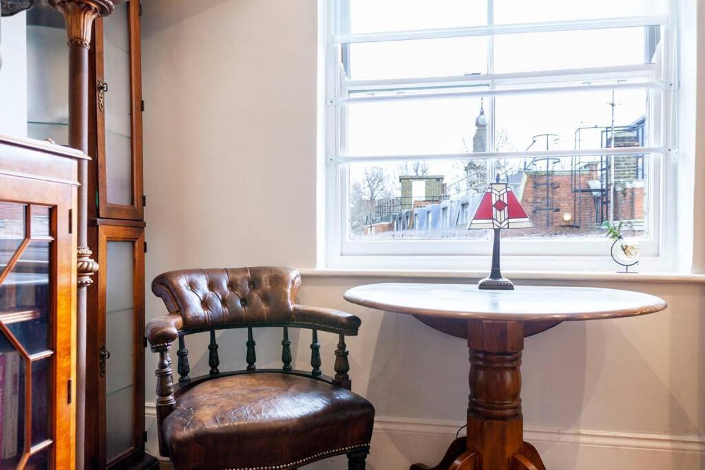 Outstanding Antique 1Br Flat In Soho Apartment London Bagian luar foto