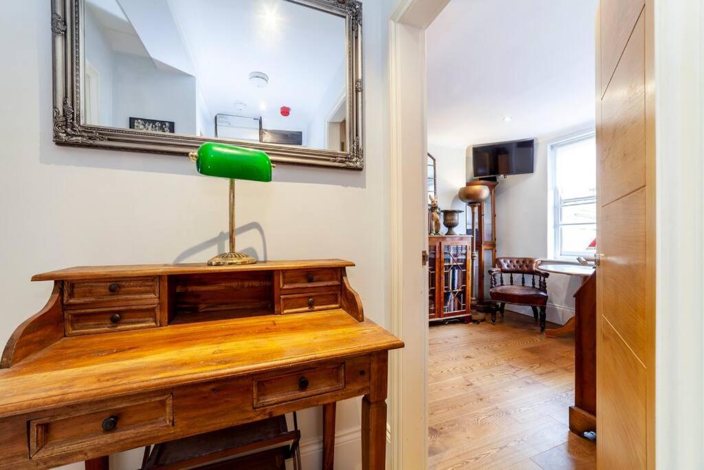 Outstanding Antique 1Br Flat In Soho Apartment London Bagian luar foto