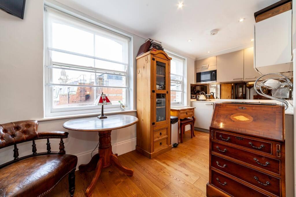 Outstanding Antique 1Br Flat In Soho Apartment London Bagian luar foto