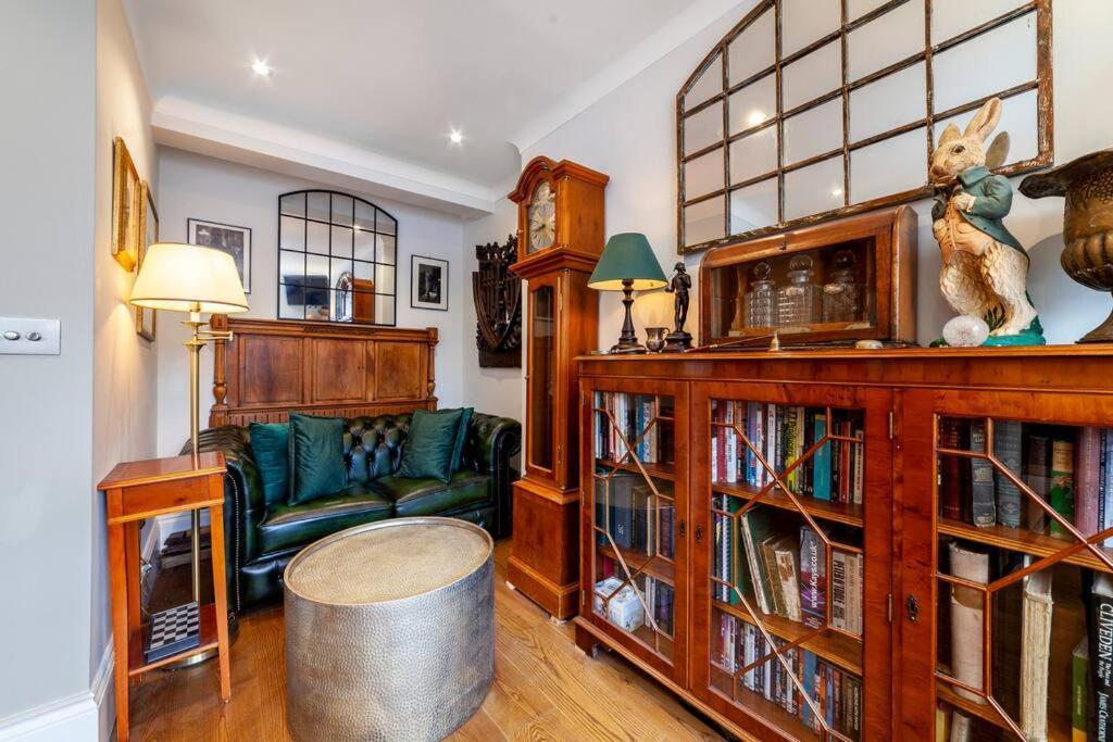 Outstanding Antique 1Br Flat In Soho Apartment London Bagian luar foto