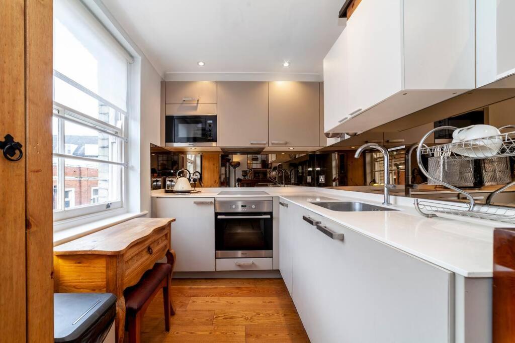 Outstanding Antique 1Br Flat In Soho Apartment London Bagian luar foto