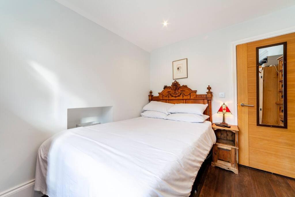 Outstanding Antique 1Br Flat In Soho Apartment London Bagian luar foto