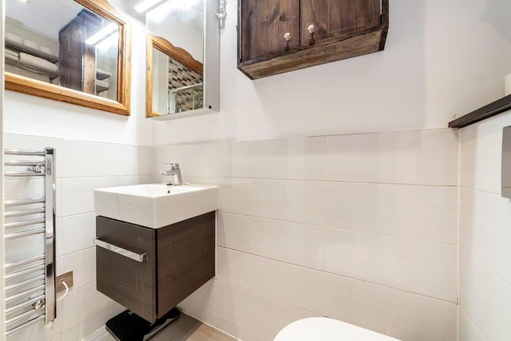 Outstanding Antique 1Br Flat In Soho Apartment London Bagian luar foto
