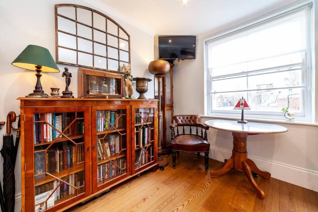 Outstanding Antique 1Br Flat In Soho Apartment London Bagian luar foto